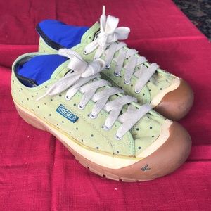 Keen causal super cute sneakers 9.5
